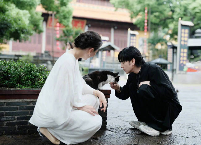林依轮晒与妻子合影！结婚30周年感情依旧恩爱甜蜜
