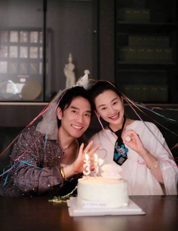 证配所配资 林依轮晒与妻子合影！结婚30周年感情依旧恩爱甜蜜