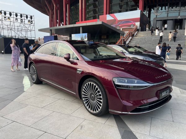 长宏策略 享界品牌车标发布 余承东:享界S9旅行版秋季上市